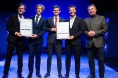 02-Minister-Nauki-Dariusz-Wieczorek-i-zwyciezcy-konkursu-StRuNa-2024