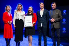 03-Minister-Nauki-Dariusz-Wieczorek-i-zwyciezcy-konkursu-StRuNa-2024-kwadrat