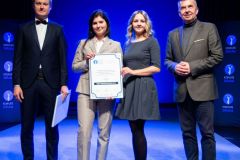 04-Minister-Nauki-Dariusz-Wieczorek-i-zwyciezcy-konkursu-StRuNa-2024-kwadrat
